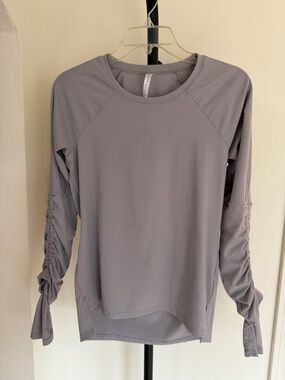 Fabletics Long Sleeve Athletic Top Gray Ruched Sleeves Size Small